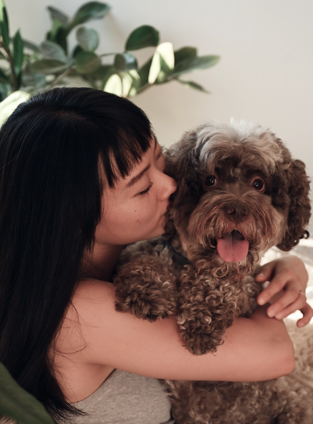 Morsetto founder sharing a moment with her dog