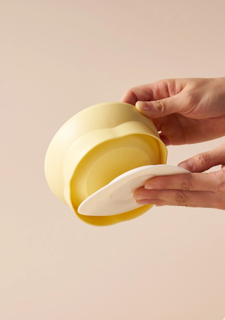 Attaching the suction cup to the inner tray