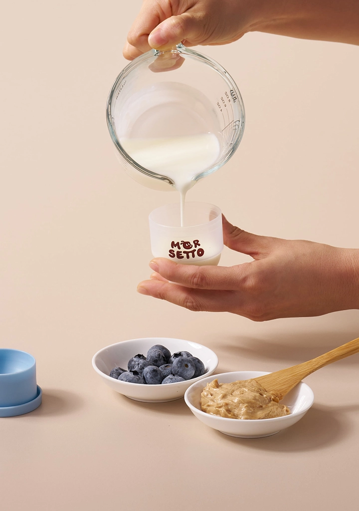 Filling the removable mold with a liquid treat